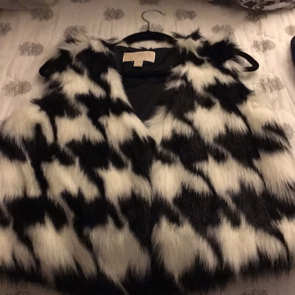 Michael Kors faux fur vest size Mediun